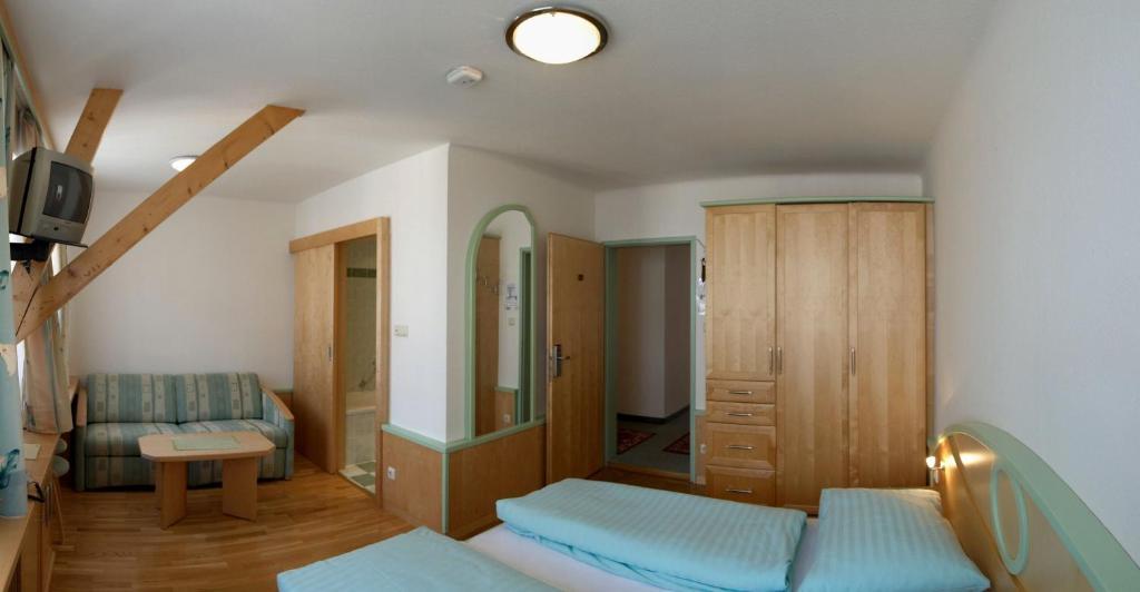 Hotel Zum Kirchenwirt Mariazell Room photo